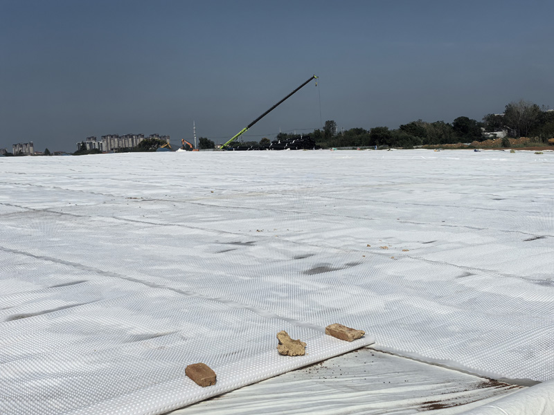 安徽制藥廠基建土工布和土工膜、排水板齊上陣